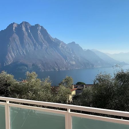 Happy Guest Apartments - Blue Apartment Riva di Solto Eksteriør bilde