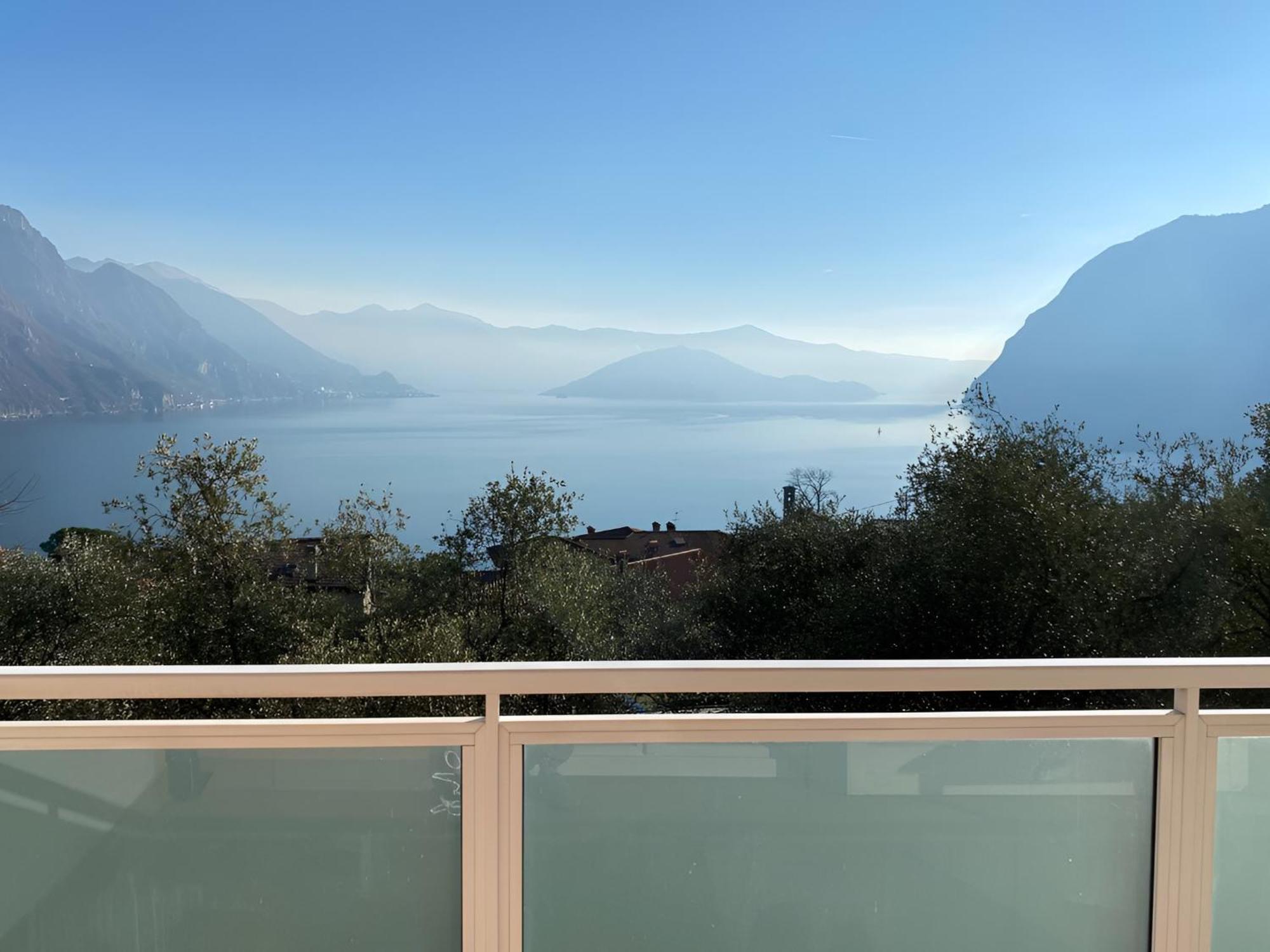 Happy Guest Apartments - Blue Apartment Riva di Solto Eksteriør bilde