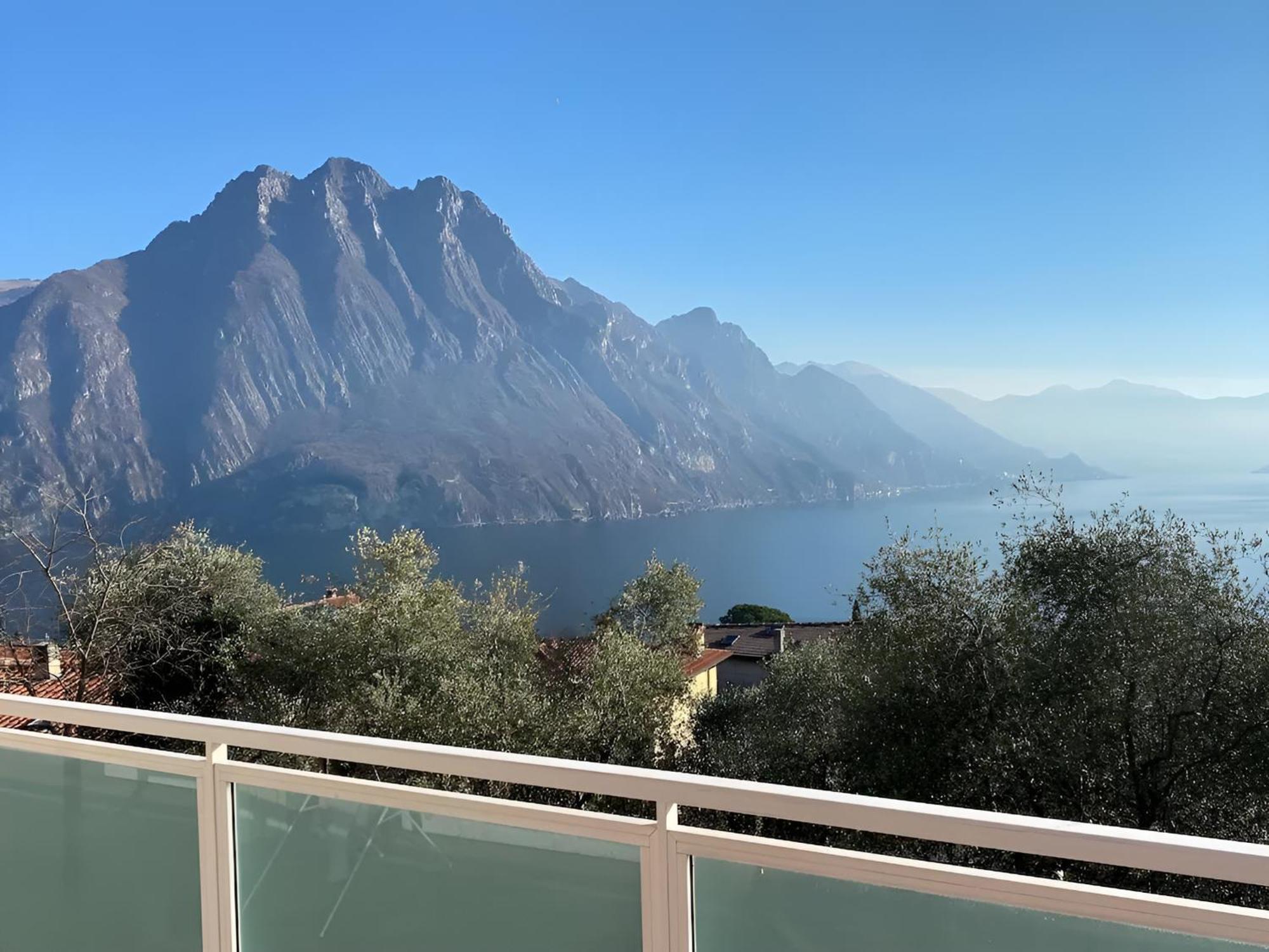 Happy Guest Apartments - Blue Apartment Riva di Solto Eksteriør bilde
